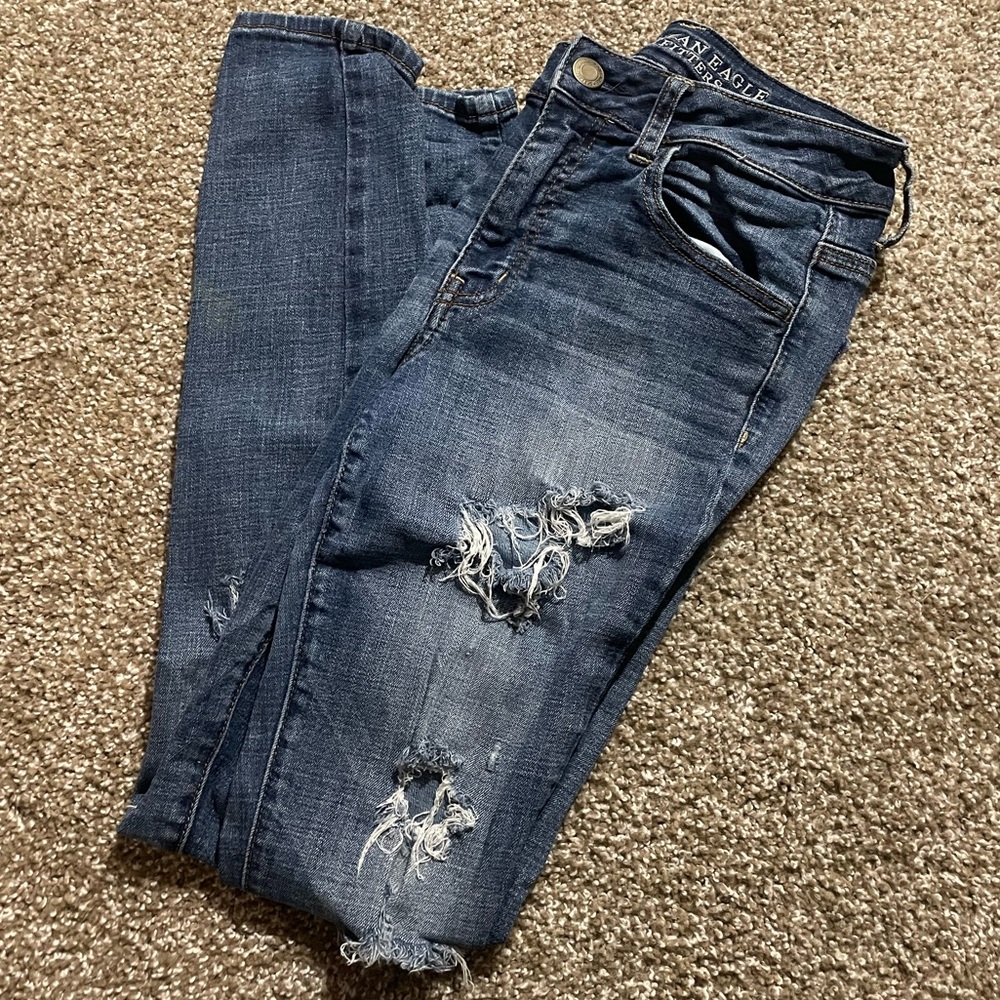 American eagle medium wash ripped jeans